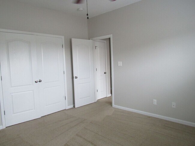 Building Photo - 4 BR 2 BA Carolina Plantations