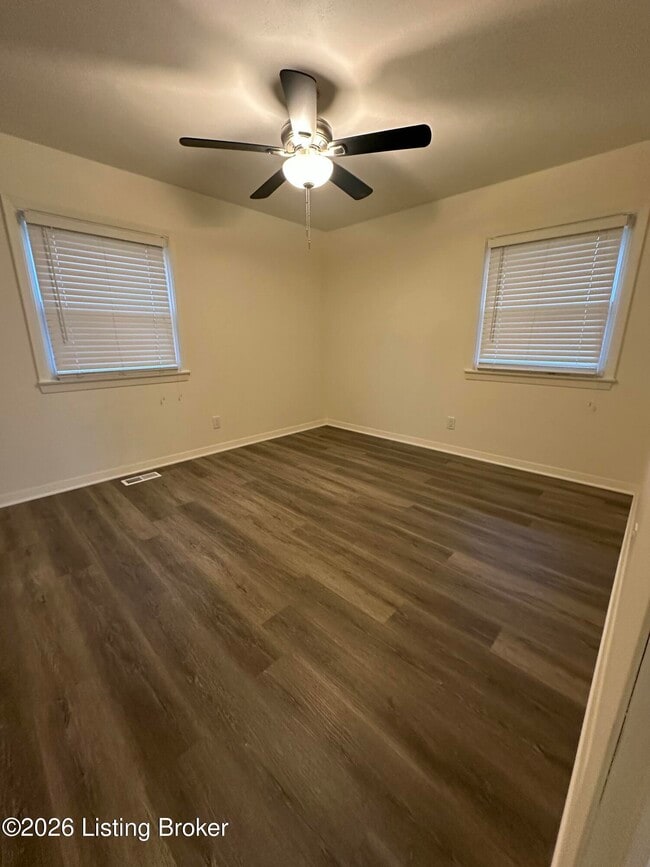 Building Photo - 4806 Mid Dr