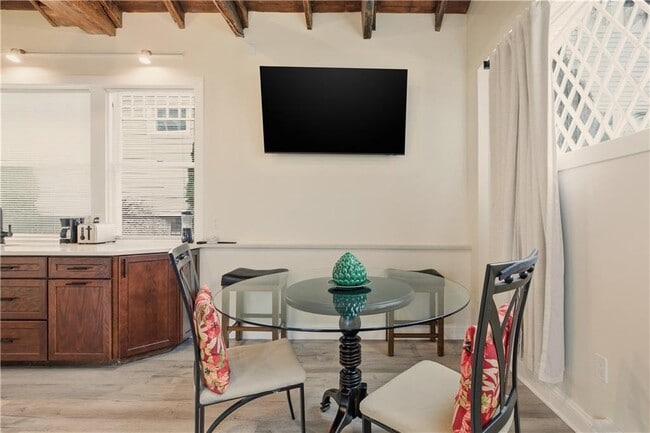 Building Photo - 98 Kay St