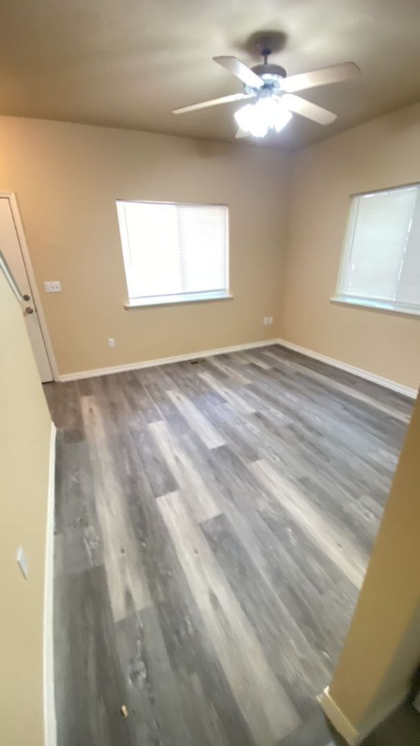 Building Photo - Townhome In A Great Location
