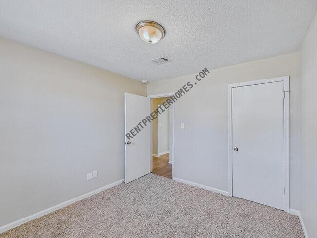 Building Photo - 5223 Mulberry Pl