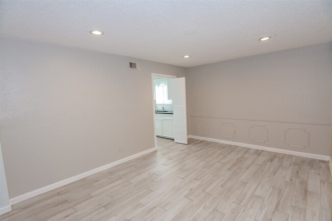 Building Photo - 1027 Montour Dr