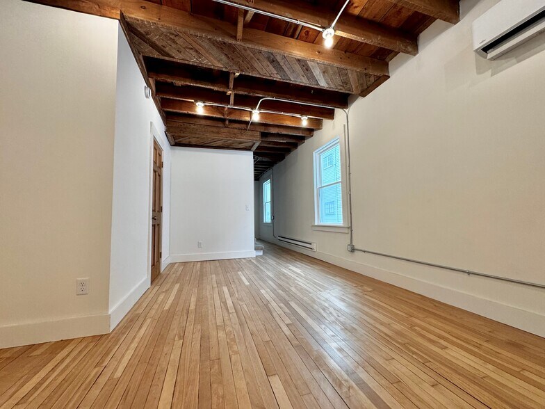 Building Photo - 1546 Selby Ave