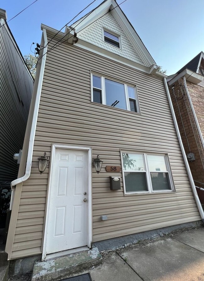 Building Photo - 3BR house in Southside Slopes