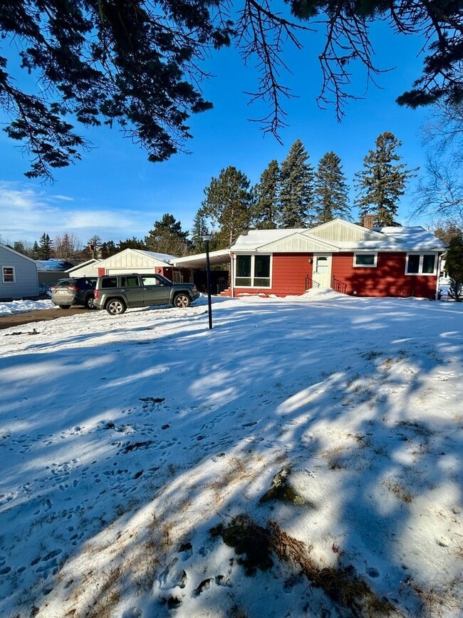 Building Photo - AVAILABLE JUNE - Nice 5 Bed 2 Bath Near Campus w/ OSP & Huge Yard