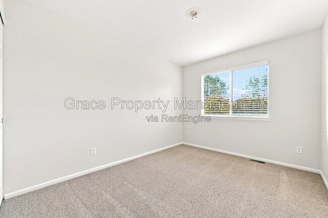 Building Photo - 16041 Bluebonnet Dr