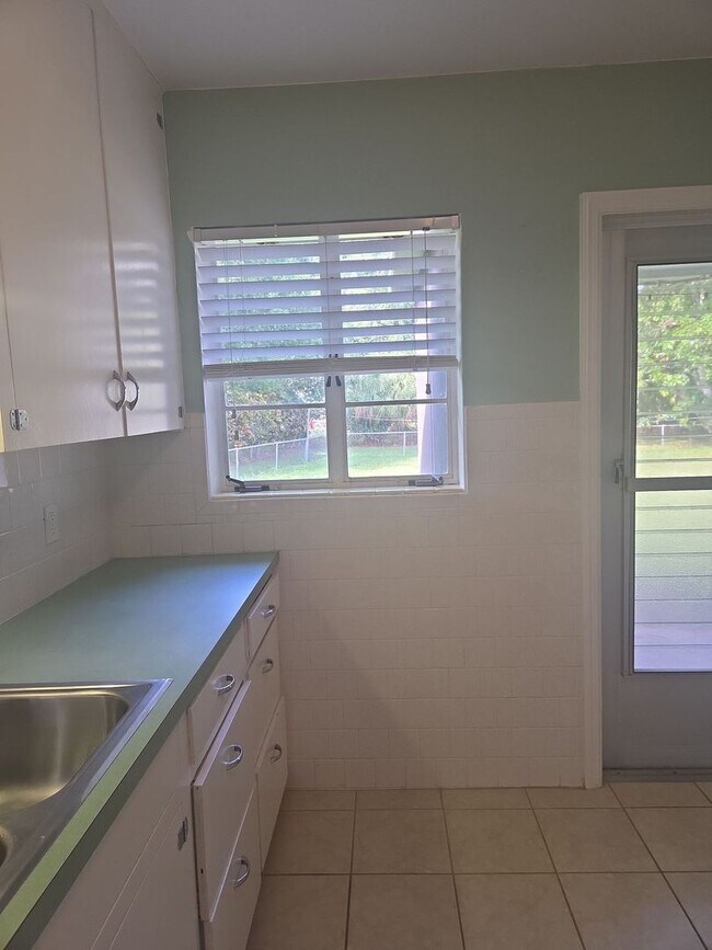 Building Photo - 1662 Houston Dr