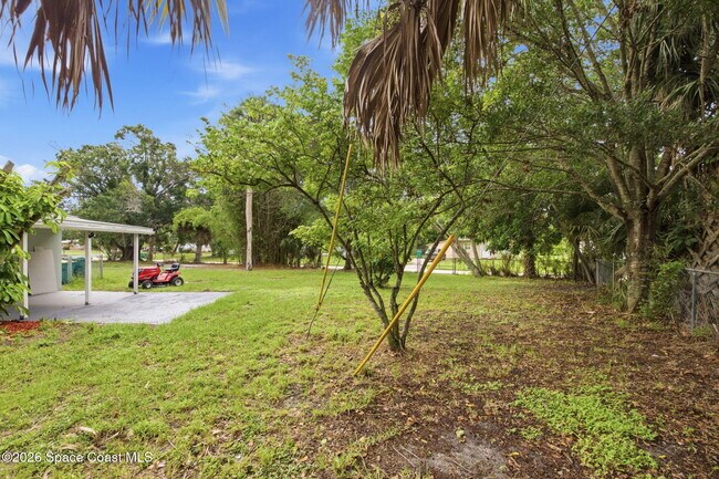 Building Photo - 2267 Robinhood Dr