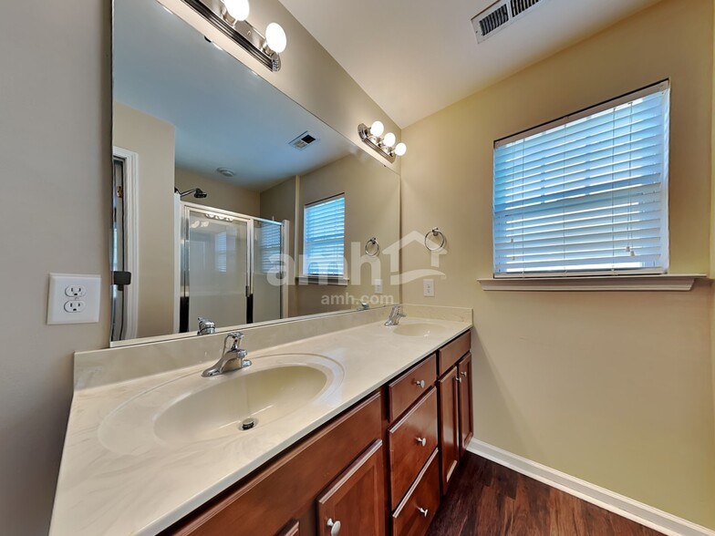 Building Photo - 10233 Broken Stone Ct