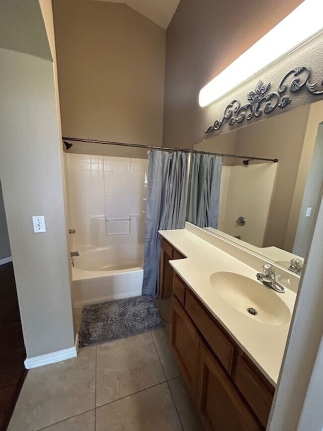 Building Photo - Beautiful 3 Bedroom 2 Bathroom in Farmersville!!
