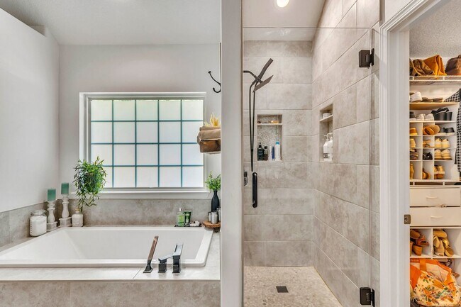 Building Photo - Gorgeously Updated 4 Bed/3.5 Bath in Tranquilla Hall - Buckhead