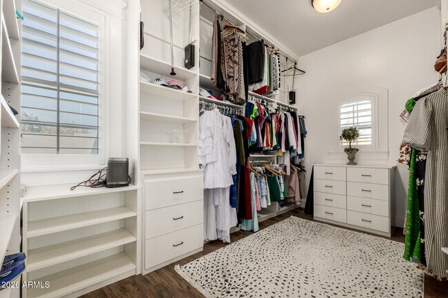 Building Photo - 2013 E Mallory St