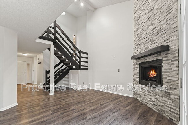 Building Photo - 5761 Luck Ln