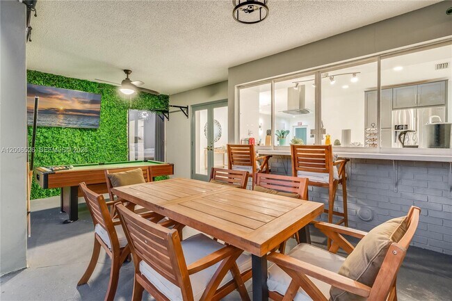 Building Photo - 4212 Van Buren St