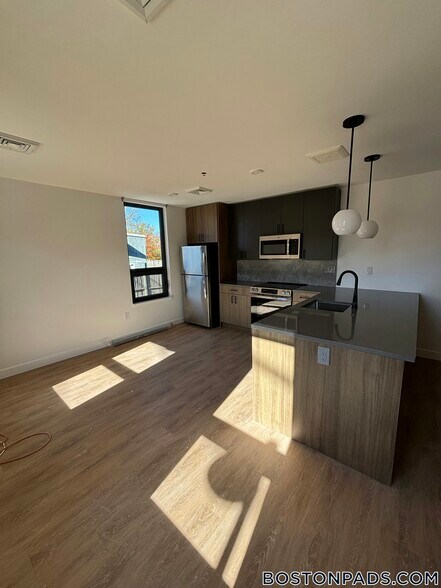 Building Photo - 199 Gardner St