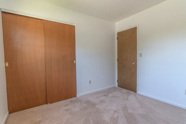 Building Photo - 1047 Alpine Ct