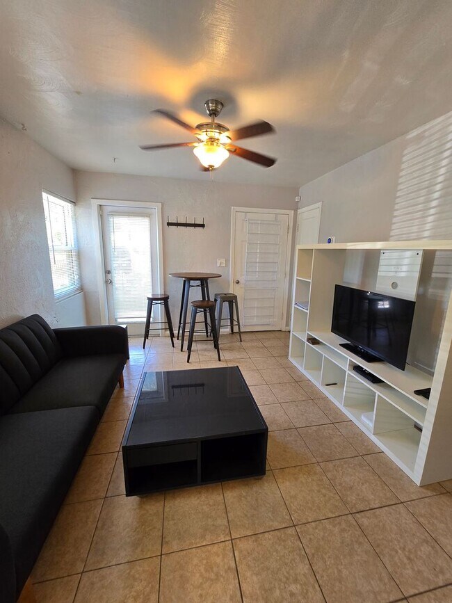 Building Photo - 1148 Highland St