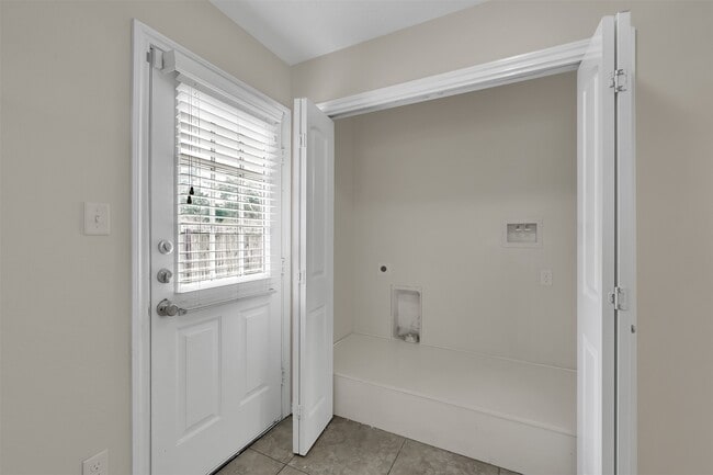 Building Photo - 167 S Bend Ct