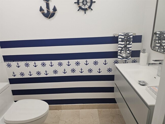 Building Photo - 6515 Collins Ave