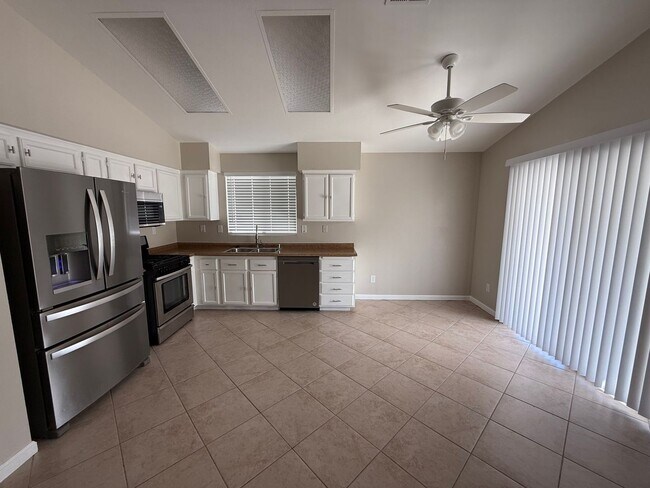 Building Photo - Remodeled Three Bedroom Two Bath in Hemet!
