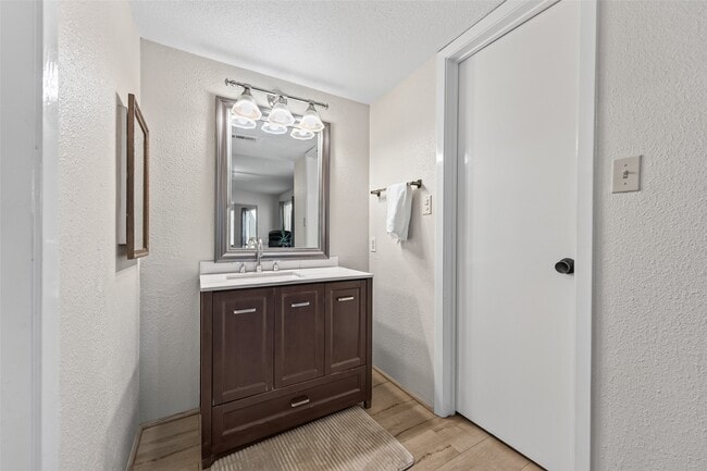 Building Photo - 3303 W Greenridge Dr