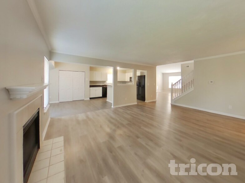 Building Photo - 911 Pine Ridge Way