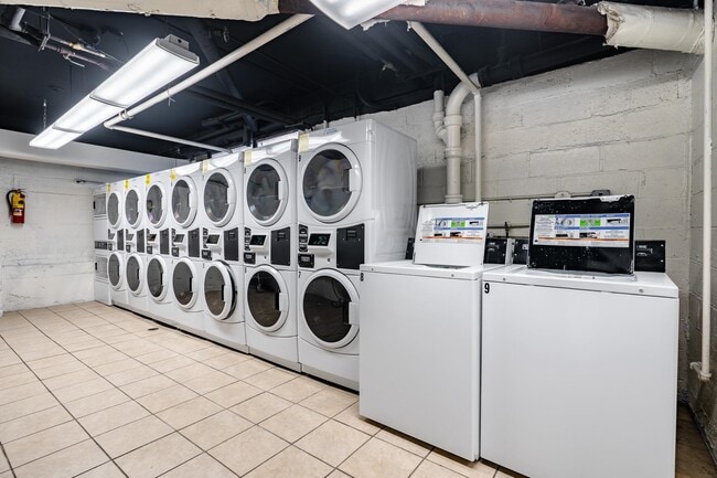 Building Photo - 1450 Palisade Ave