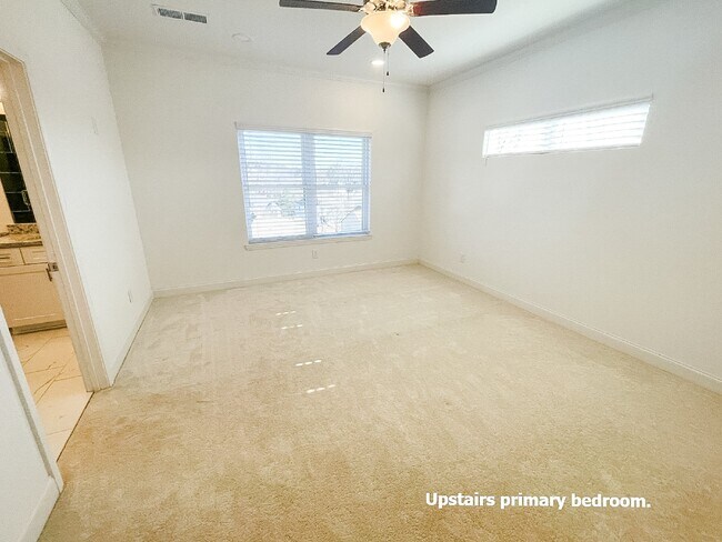 Building Photo - Pet Friendly End Unit Townhome
