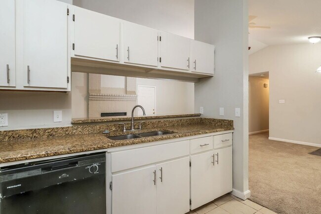 Building Photo - 2730 Bear Springs Dr