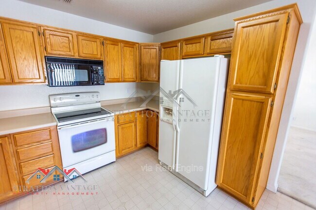 Building Photo - 10864 E Lindner Ave