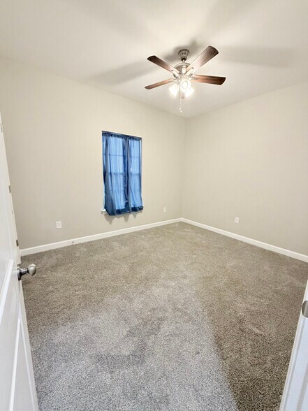 Building Photo - 202 Ridge Ln