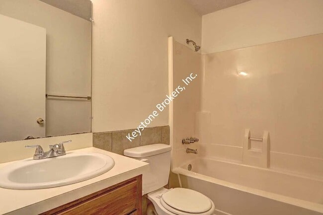 Building Photo - 2492 Whitehead Pl Dr