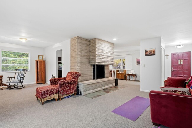 Building Photo - 4883 Stonehaven Dr