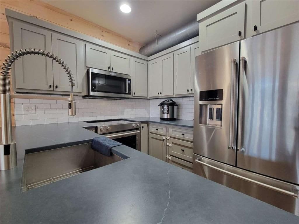 Building Photo - 550 E Main St