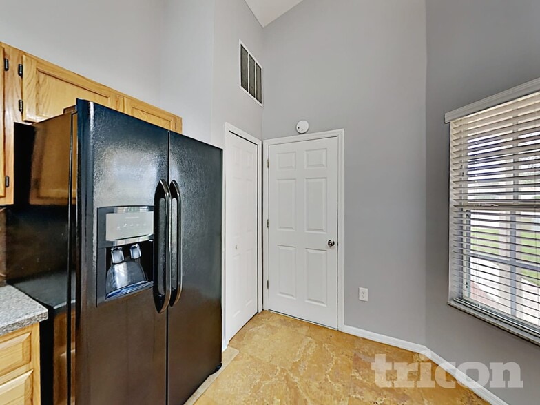 Building Photo - 331 Riunite Cir