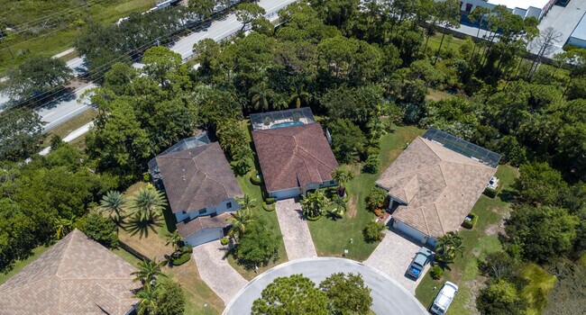 Building Photo - 521 NE Abaca Way