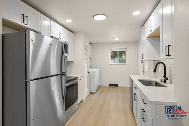 Building Photo - Beautifully Remodeled 2-Bed, 1-Bath Duplex...