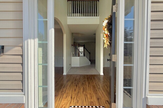 Building Photo - AVAILABLE NOW! (Small Pets Only)