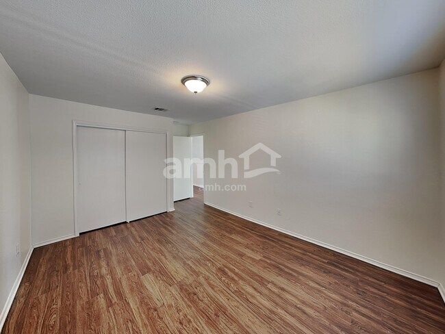 Building Photo - 6202 Roseborough Dr