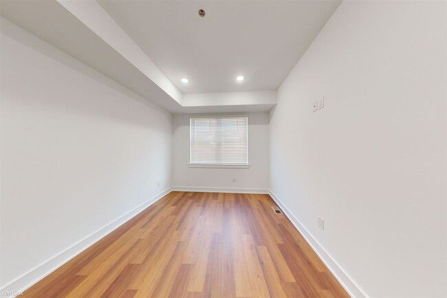 Building Photo - 3 br, 3 bath Triplex - 2554 FRANKFORD AVE ...