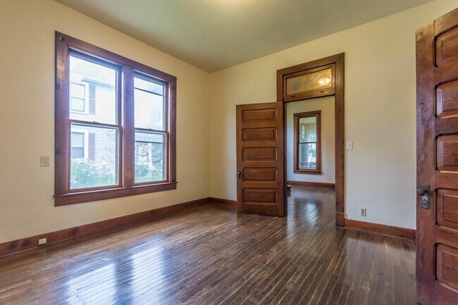 Easy-care hardwood floors - 715 E 10th St