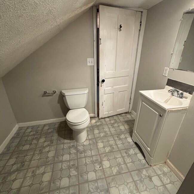 Building Photo - 219 N Magnolia Ave