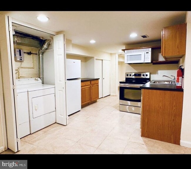 Building Photo - 119 W St NW