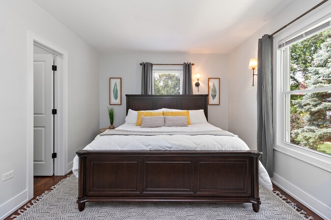 Building Photo - 724 Warner Ave