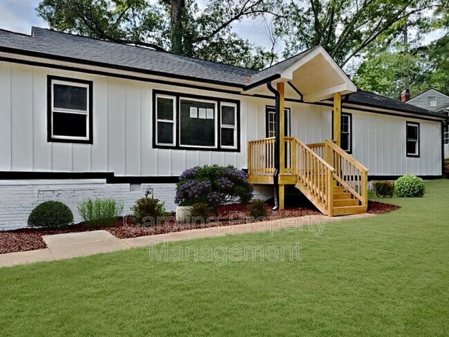 Building Photo - 2633 Brentwood Pl
