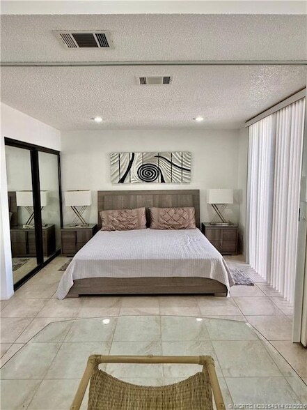 Building Photo - 3304 SE Morningside Blvd