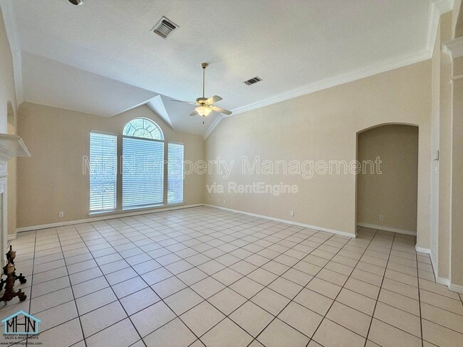 Building Photo - 1307 Adobe Run