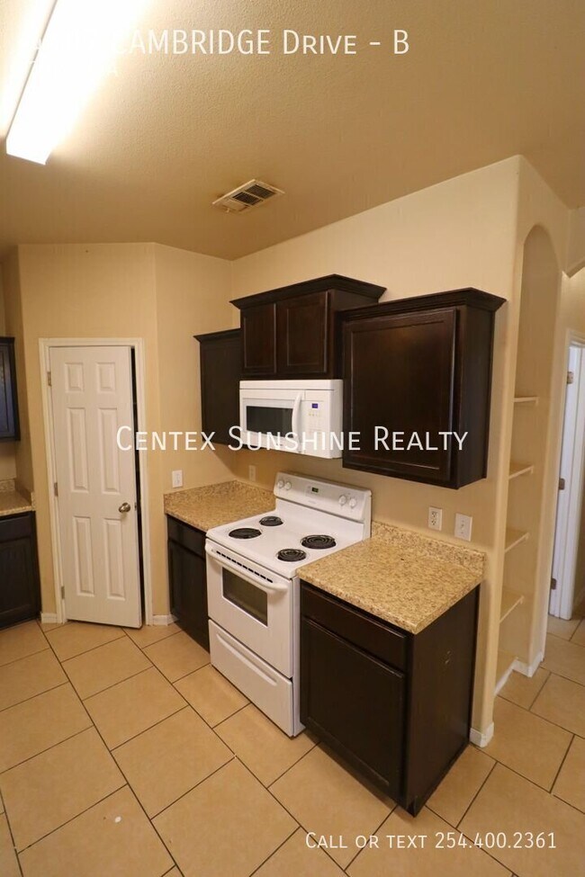 Building Photo - 4407 Cambridge Dr