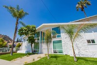 Building Photo - Newly Renovated Gorgeous apartments in Highland Park Oasis