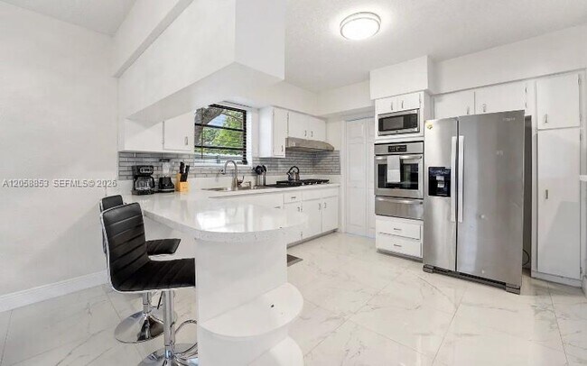 Building Photo - 941 NW 180th Terrace